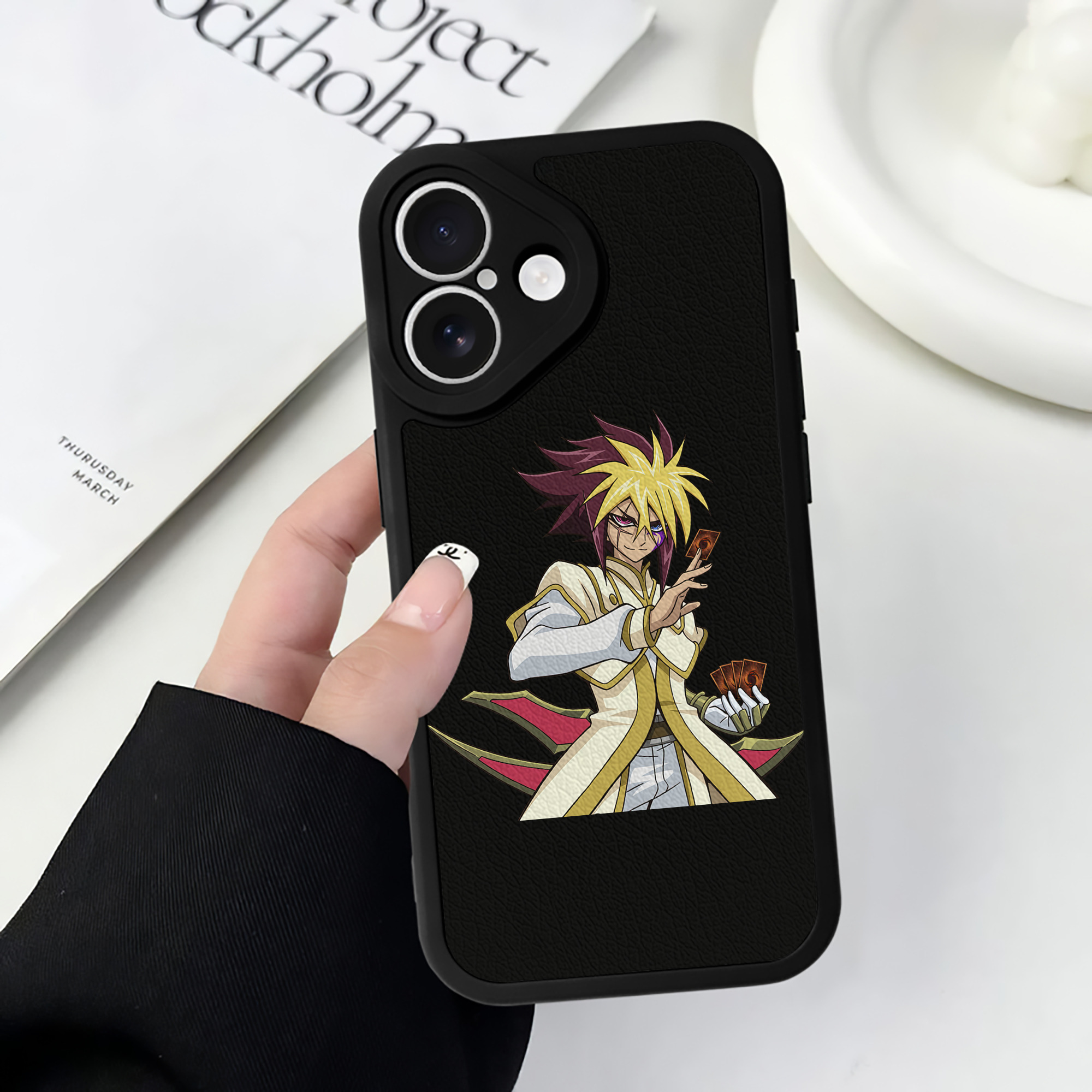 遊☆戯☆王 Yu-Gi-Oh! 【iPhone 16シリーズ対応】シリコンスマホケース（レザー調） 材質：シリコン